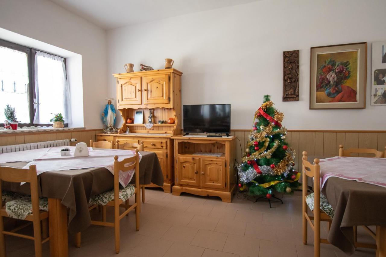 Hotel Casa Per Ferie Beatorosaz à Césane Extérieur photo