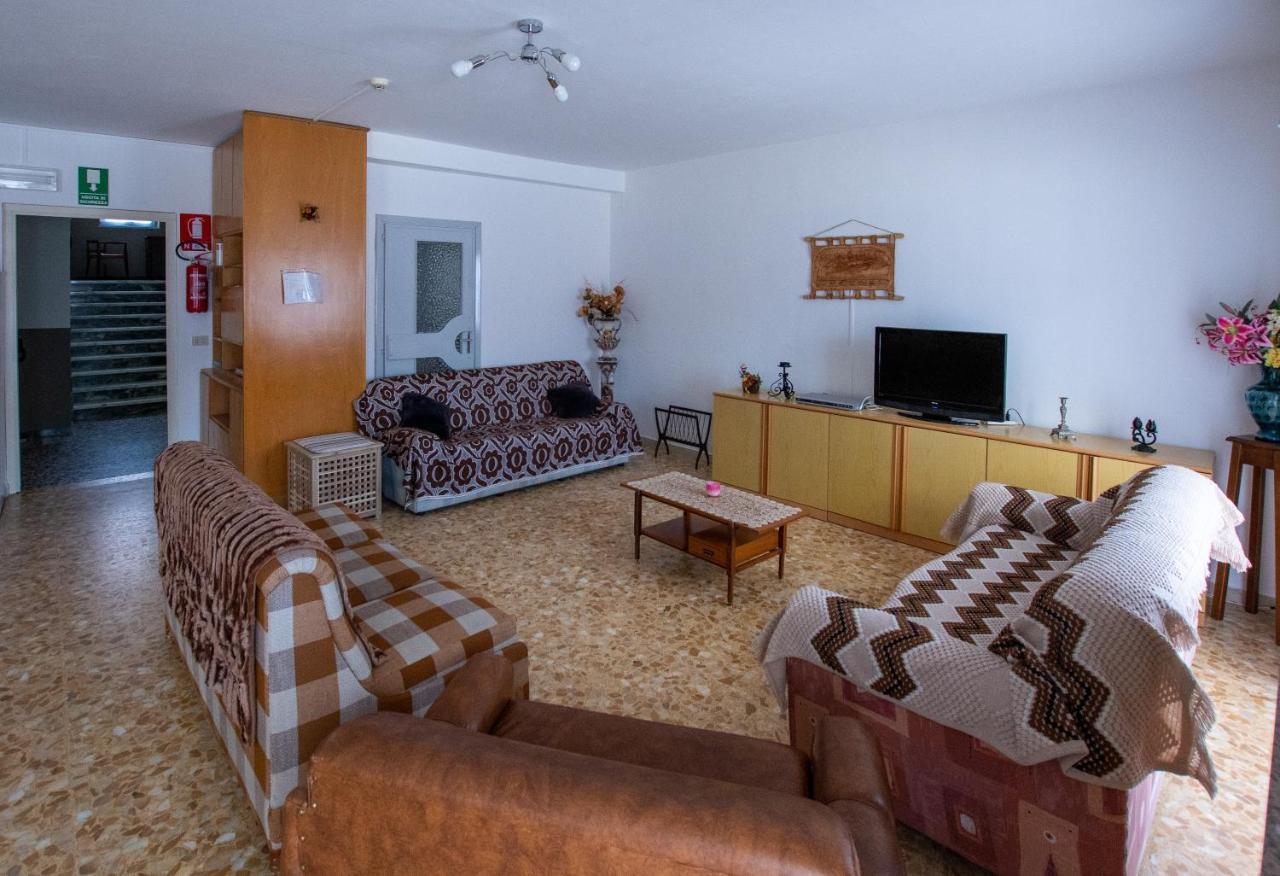 Hotel Casa Per Ferie Beatorosaz à Césane Extérieur photo