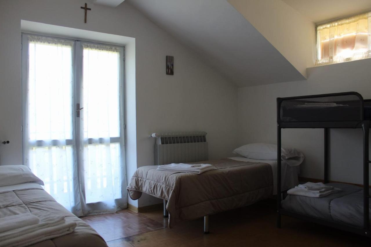 Hotel Casa Per Ferie Beatorosaz à Césane Extérieur photo